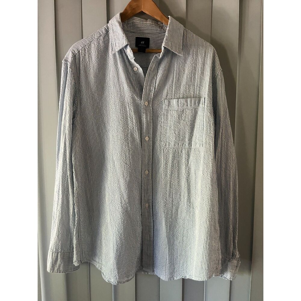 H&M Men’s Blue & White Striped Button-Up Beach Shirt – Regular Fit – Size M